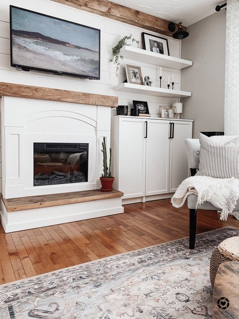 White And Wood Living Room, Wood Living Room Wall, Shiplap Tv Wall, Floating Shelves Tv Wall, Shiplap Living Room, Shelves Above Couch, Bookcase Hack, Wall Shelves Living Room, Billy Bookcases