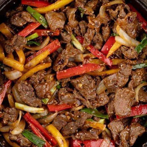 Jamaican pepper steak recipe Jamaican Pepper Steak Recipe, Healthy Pepper Steak Recipe, Peper Steak, Meet Recipe, Pepper Steak Recipe, Jamaican Cuisine, Jamaican Dishes, Pepper Steak, Smitten Kitchen