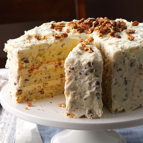 Butter Pecan Layer Cake Recipe -Pecans and butter give this cake the same irresistible flavor as the popular ice cream. —Becky Miller, Tallahassee, Florida Pecan Layer Cake, Vintage Pasta, Weight Watcher Desserts, Butter Pecan Ice Cream, Butter Pecan Cake, Potluck Desserts, Pecan Ice Cream, Whoopie Pie, Southern Desserts