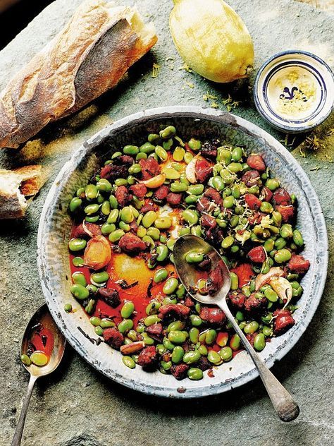 Beans And Chorizo, Beans With Chorizo, Broad Bean Recipes, Traditional Spanish Recipes, Chorizo Recipes, Broad Beans, Tapas Dishes, Tapas Recipes, Spanish Tapas