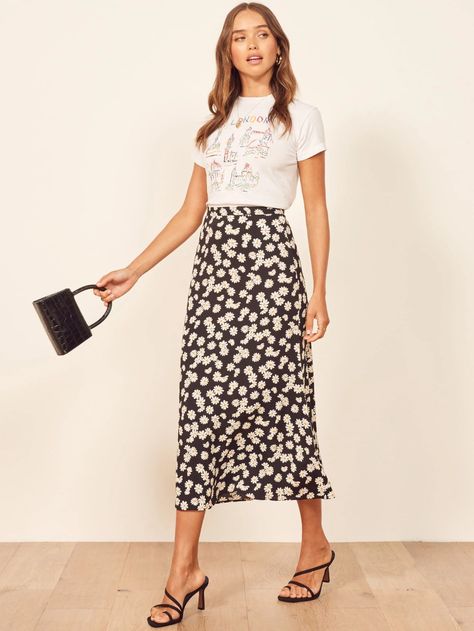 Reformation Bea Skirt Review | POPSUGAR Fashion Daisy Skirt Outfit, Daisy Skirt, Elegant Midi Skirt, Satin Skirt Outfit, Black Skirt Outfits, Floral Print Midi Skirt, Apostolic Fashion, Pretty Skirts, Weekly Outfits