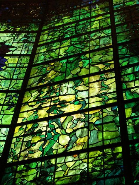 Cambridge, England: Robinson College: chapel large window detail (c1980, designed by John Piper, made by Patrick Reyntiens) Green Stained Glass Aesthetic, Green Glass Window, Stained Glass Wallpaper, Cambridge College, Stained Glass Windows Church, Window Detail, Modern Stained Glass, Cambridge England, John Piper