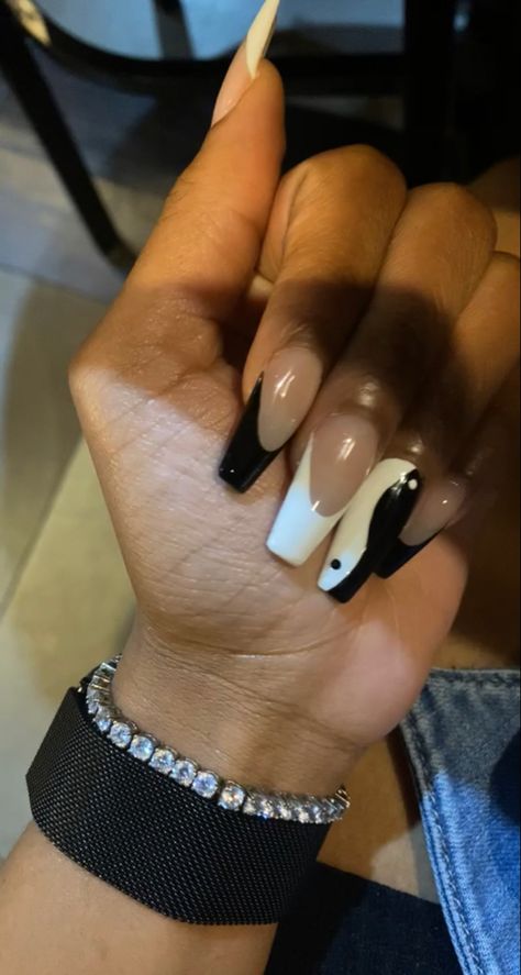 Black And White French Tip Nails Coffin, Black And White Ying Yang Nails, Ting Yang Nails, White And Black French Tip Nails, Ying Yang Nails Acrylic, Nails Acrylic Black And White, Ying And Yang Nails, Black And White French Tip Nails, Black And White French Tips