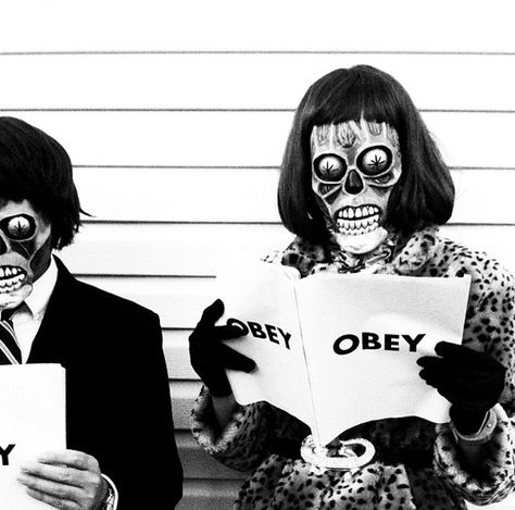 They Live Alien Masks 3 They Live Movie, Roddy Piper, Citizen Kane, John Carpenter, Creature Feature, Sci Fi Movies, They Live, Diy Halloween Costumes, Halloween Masks