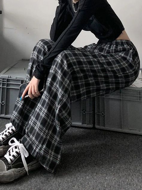 Experience ultra-soft comfort with these plaid, straight-cut sweatpants made of polyester. DETAILSMaterial: PolyesterPant Style: StraightPattern Type: Plaid Cut Sweatpants, Plaid Pants Women, Checkered Trousers, Women Sweatpants, Oversized Sweatpants, Pants Elastic Waist, Oversize Women, Hip Hop Streetwear, Plaid Pants