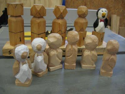 The March Of The Penguins Is On! Woodworking Projects Bed, March Of The Penguins, Woodworking Projects Gifts, Whittling Ideas, Carved Ornaments, Carved Animals, Whittling Projects, Penguin Drawing, Penguin Crafts