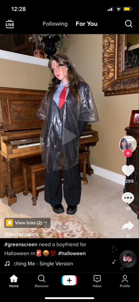 American Pshyco Costume Girl, Horror Film Costumes, Halloween Makeup Inspo, Movie Halloween Costumes, Fantasy Inspo, Halloween Fits, Rainwear Fashion, Patrick Bateman, Halloween Idea