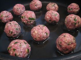 Panko Meatballs, Panko Recipes, Italian Meatballs Recipe, Local Pizza, How To Make Meatballs, Best Meatballs, Tasty Meatballs, Beef Meatballs, Homemade Meatballs