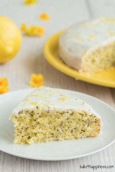 European Baking, Poppy Seed Cake Recipe, Lemon Poppy Seed Cake, Delicious Lemon Cake, Lemon Cake Easy, Citrus Desserts, Moist Lemon Cake, Cake Calories, Lemon Poppyseed Cake