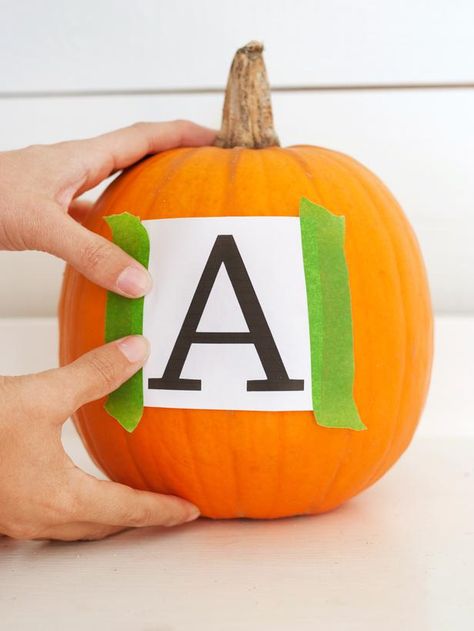 Monogrammed Silhouette Pumpkin  (can also just use stencil to create a glitter initial) Pumpkins With Names On Them, Monogram Pumpkin Painting Ideas, Initial Pumpkin Painting, Monogram Pumpkin Diy, Pumpkin Carving Letters, Monogrammed Pumpkins, Preserving Pumpkins, Monogram Pumpkin, Pumpkin Carving Tips