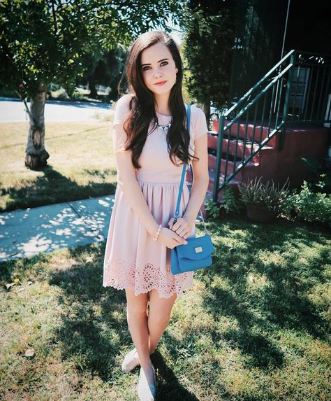 26.1k Likes, 443 Comments - Tiffany Alvord 🌻 (@tiffanyalvord) on Instagram: “HAPPY EASTER ❤🐰🌻🎉🤹 I hope you have an EGGcellent day! 😉😙 p.s. new video - link in bio! 🙌 #HeIsRisen” Songs Original, Hp Next Gen, Tiffany Alvord, Youtube Cover, Original Songs, Cover Songs, Still Waiting, He Is Risen, She Loves