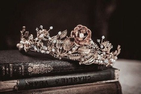 #castle #queen #palaces #castlesandpalaces #queen #dream #fantasy  #princess #crown Royalty Core, Crown Aesthetic, Royal Core, Fairytale Aesthetic, Medieval Aesthetic, Dark Princess, Queen Aesthetic, Royalty Aesthetic, Royal Aesthetic