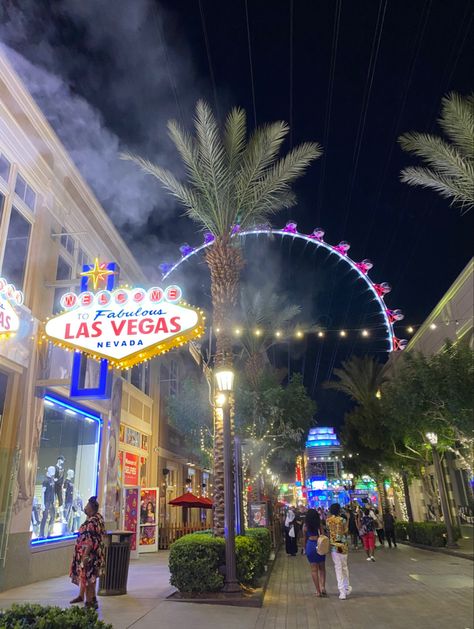 rode the big ferris wheel its pretty cool Las Vegas Ferris Wheel, Ferris Wheel Aesthetic, Wheel Aesthetic, Vegas Vibes, Las Vegas Outfit, Vegas Night, Las Vegas Vacation, Vegas Vacation, Vegas Outfit