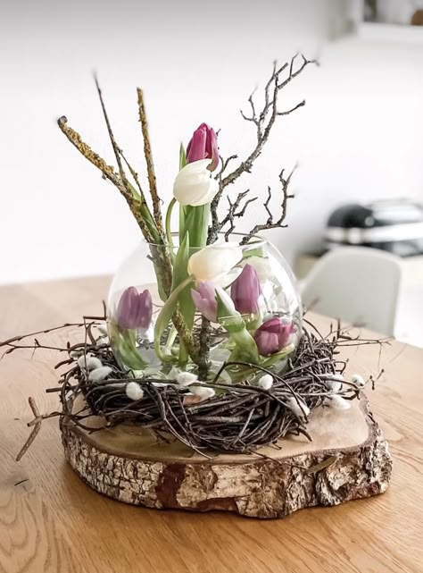 Interior Design Ideas Kitchen, Easter Flower Arrangements, Easter Arrangement, Home Decorating Ideas Living Room, Easter Decorations Christian Church, Home Interior Design Ideas, Easter Eggs Diy, Farmhouse Modern, Easter Decorations Christian