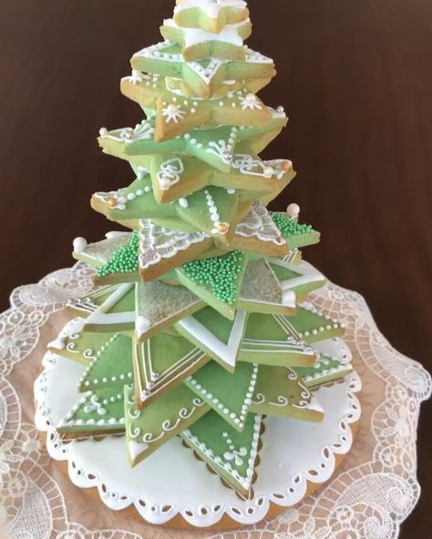 Christmas tree 3D cookie set Gingerbread Cabin, Cookie Tree, Home Bakery Business, 3d Cookie, 3d Christmas Tree, Tree Cookies, Christmas Tree Star, Christmas Tree Cookies, Grand Daughter