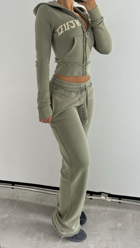 2 Pc Set Outfit Women, Tracksuits Outfits Women, Y2k Sweatsuit Outfit, Hidden Cult Tracksuit, I Am Gia Tracksuit, Jogging Bottoms Outfit, Ladies Tracksuit Outfit, Tracksuit Outfit Aesthetic, Y2k Tracksuit Outfit