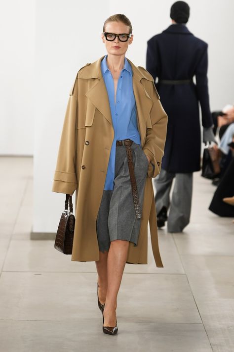 Michael Kors Fall 2024, Long Coat Outfit, Michael Kors Fall, Thanksgiving Fashion, Fashion Silhouette, Michael Kors Fashion, Show Collection, Capsule Outfits, Stylish Work Outfits