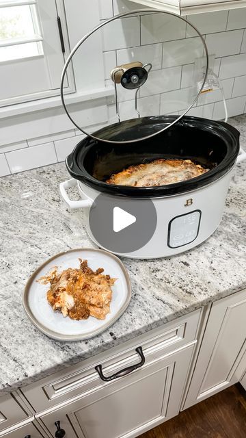 Amy Draper Darley on Instagram: "🥘SUPER EASY CROCKPOT meal you guys have to try it!!!! This one is an easy lasagna in the crockpot. It’s a FAMILY FAVORITE!!! It makes a ton of food & is perfect heated up as leftovers. (recipe below 👇)

🩷My crockpot is linked in my bio, but if you want me to DM you the link to the crockpot and the other gadgets I used in this video comment “links”

🗒️🥘CROCKPOT LASAGNA:
1. Brown a pound of ground beef and then dump in a 24 oz jar of your favorite pasta sauce.
2. In a separate bowl mix together 16 ounces of ricotta cheese, 1 cup cup of mozzarella cheese, 1 cup of Parmesan cheese, 1 egg and a 2 tablespoons of Italian seasoning. Mix that altogether until it’s combined.
3. Next layer your ingredients in the crockpot:  add a third of your ground beef to the Italian Chicken Pasta Recipes, Crockpot Chicken Spaghetti, Italian Chicken Crockpot, Italian Chicken Pasta, Chicken Ranch Pasta, Ham Potato, Crockpot Ham, Crockpot Lasagna, Ziti Recipes