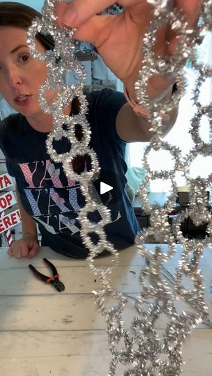 Diy Christmas Doorway Decorations, Christmas Tinsel Ideas, Tinsel Stems Crafts Christmas, Tinsel Christmas Wreath, How To Use Tinsel Garland, Tinsel Wreath Diy, Diy Ornament Garland, Christmas Doorway Decorations, Christmas Ceiling Decorations