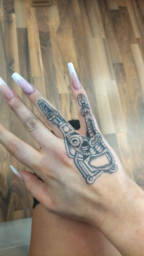 Boys Hand Tattoo, Cyberpunk Tattoos, Cyberpunk Tattoo, Hand Doodles, Hand Drawings, Biomechanical Tattoo, Hair Up Styles, Skeleton Hands, Body Drawing