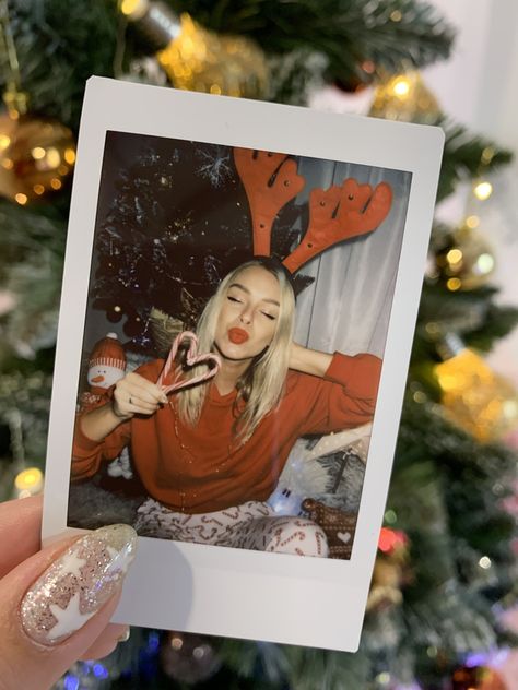 Christmas Polaroid, Christmas Instagram Pictures, Christmas Mirror, Christmas Poses, Work Holiday Party, Instax Photos, Christmas Shoot, Couple Christmas, Happy Birthday Jesus