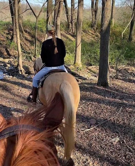 #GigiHadid #Model #Celebrity #Style #Fashion #Famous #Horse #Farm #FarmGirl #Mom #Style #Woman Gigi Hadid Horse, Horse Farm, Farm Girl, Gigi Hadid, Mom Style, Style Fashion, Celebrity Style, Horses, Celebrities