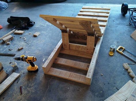 Pallet Lounger, Garden Loungers, Pallet Lounge, Pallet Furniture Designs, 1001 Pallets, Pallet Sofa, Outdoor Furniture Plans, Garden Chair, Pallet Outdoor