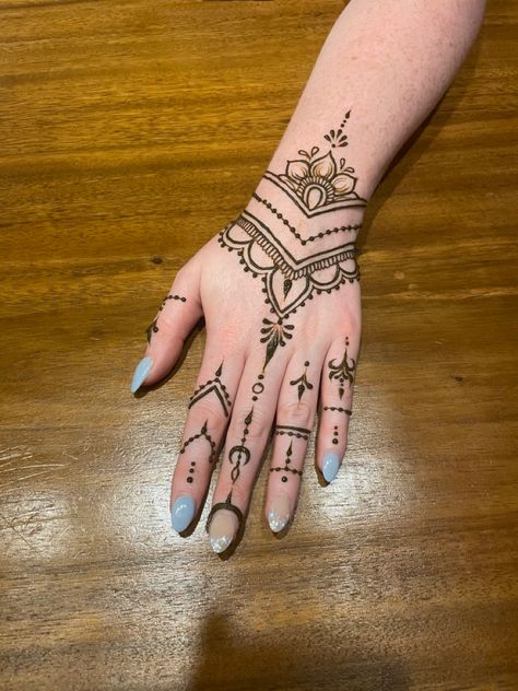 Girls Henna Design, Henna Designs For Baby Hands, Henna Designs Hand For Kids, Henna On Arm Simple, Beginner Mendhi Patterns, Simple Mehndi Designs For Kids Easy Henna Tattoo Ideas, Henna Tattoo Designs Traditional, Henna Hands Simple, Henna Designs Small Hands