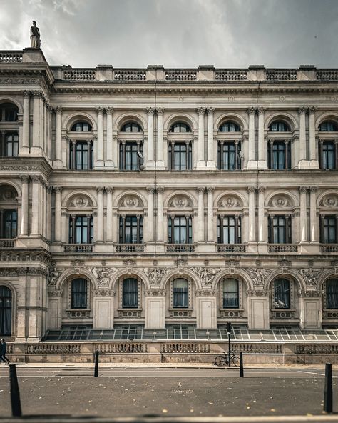 Whitehall, a central London street, showcases a blend of neoclassical and Victorian architecture, reflecting its historical significance as the heart of British government. The grand structures, such as the Banqueting House designed by Inigo Jones, exhibit classical symmetry and Palladian elements. Admiralty Arch and the Treasury have impressive facades with Corinthian columns, while the Gothic Revival style of the Ministry of Defence contrasts with surrounding buildings. Whitehall’s architec... 1800s Architecture, Italian University, Admiralty Arch, Corinthian Columns, Banqueting House, Corinthian Column, Neoclassical Architecture, Gothic Revival, British Government