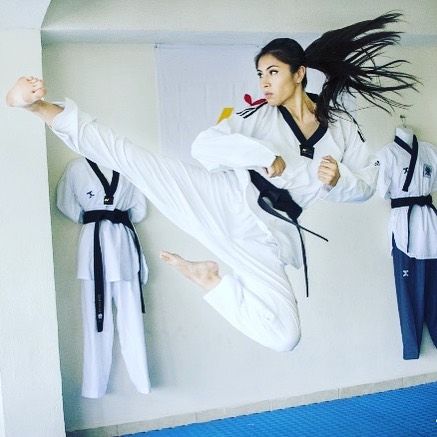 938 Likes, 5 Comments - MundoTaekwondo (@mundotaekwondo) on Instagram: “#taekwondo #girl #mexico” Taekwondo Girl, Women Karate, Self Defense Martial Arts, Female Martial Artists, Karate Martial Arts, Martial Arts Girl, Side Kick, Karate Girl, Martial Arts Women