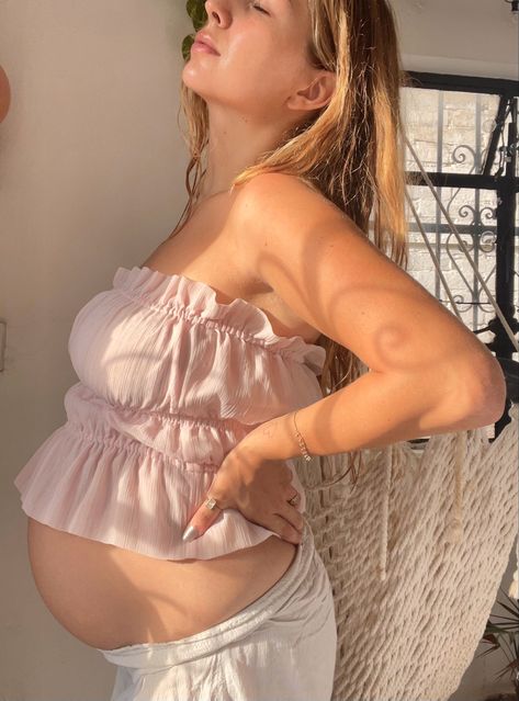 Pregnant Belly Plus Size, Four Months Pregnant Belly, 5 Months Pregnant Outfits, Pregnancy 7 Months, 2 Months Pregnant Belly, 6 Months Pregnant Belly, 6 Month Pregnant, 4 Months Pregnant Belly, Small Pregnant Belly