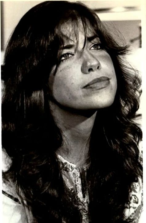 Carly Simon Hair, Carly Simon 70s, Carley Simon, Hot Music, 70s Girl, Spy Who Loved Me, Celebrity Bodies, Carly Simon, 70s Hair