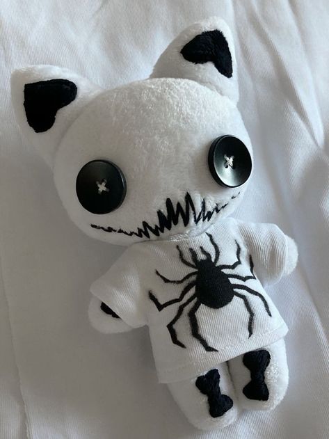 Creepy Stuffed Animals, Cute Sewing Projects, Sewing Stuffed Animals, Voodoo Dolls, Sewing Design, Creepy Dolls, Cute Stuffed Animals, Cute Toys, Creepy Cute