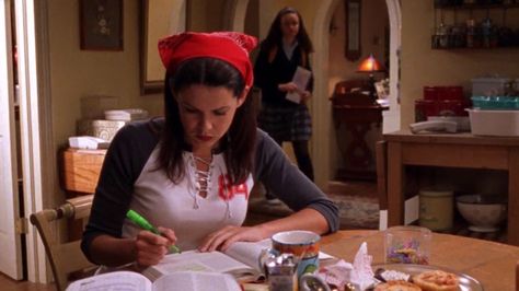 Oh good, she also owns one in red. Thank god. Lorelai Outfits, Tiny Scarf, Lorelai Gilmore Style, Lorelei Gilmore, Studying Motivation, Amy Sherman Palladino, Gilmore Girls Outfits, Cher Horowitz, Blue Puffer Jacket