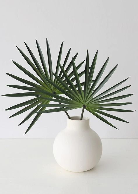 Faux Palm Leaves, Fan Palm Arrangement, Palm Frond Wall Decor, Palm Fan Decor, Palm Leaves In Vase, Modern Centerpiece Ideas, Tropical Boho Table Decor, Palm Frond Floral Arrangement, Palm Leaf In Vase