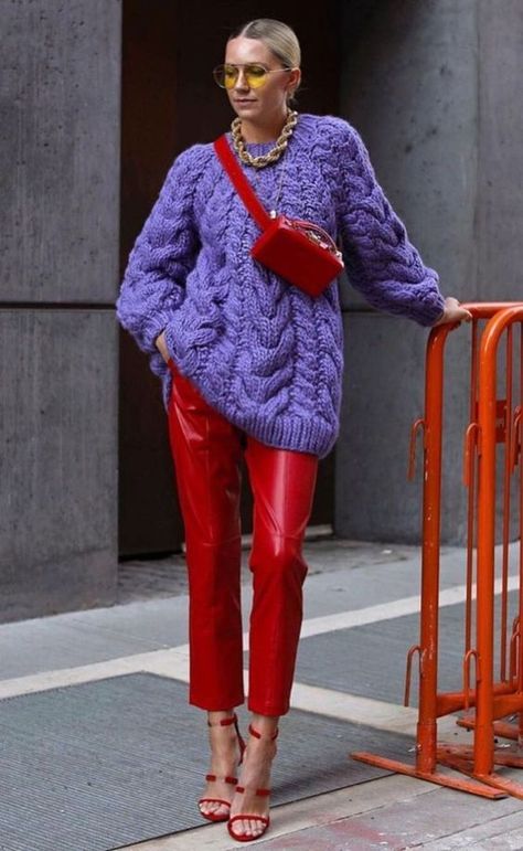 Moda Over 50, Color Combos Outfit, Color Blocking Outfits, Outfit Chic, Moda Chic, Red Pants, Mode Inspo, 가을 패션, Colourful Outfits