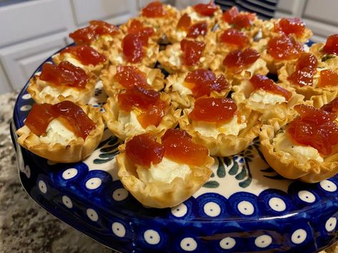 Jam & Goat Cheese Phyllo Cups (Easy Appetizer) Goat Cheese Phyllo, Goat Cheese Fig Jam, Grilled Pizza Dough, Homemade Yeast Rolls, Easy Jam, Phyllo Cups, Fancy Appetizers, Hat Party, Grilled Pizza