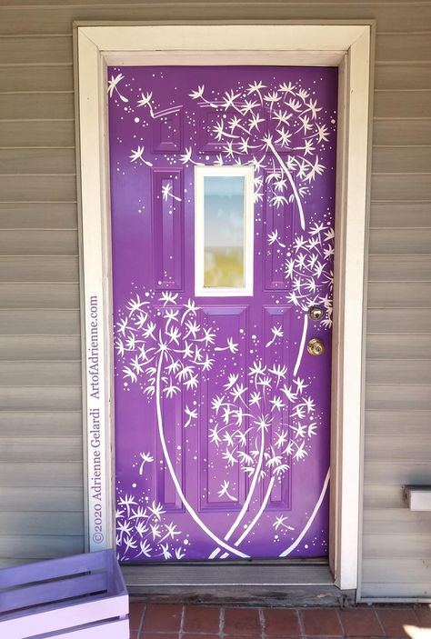 Door Paint Design Ideas, Fun Door Painting Ideas, Floral Painted Front Door, Flower Door Painting, Cool Painted Doors, Decorative Doors Ideas, Door Design Painting Ideas, Paintings On Doors, Room Door Painting Ideas Creative