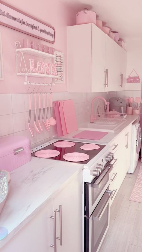 Pink And White Kitchen, Pink Appliances, Pink Apartment Decor, Pink Fridge, Pink Apartment, House Aesthetics, Apartment Simple, Pink Kitchen Decor, Girly Apartments