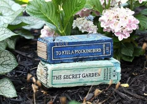 Garden Upcycle, Painting Bricks, Garden Bricks, Brick Books, Painted Bricks Crafts, Brick Crafts, Gardening Humor, Brick Art, Victorian Garden