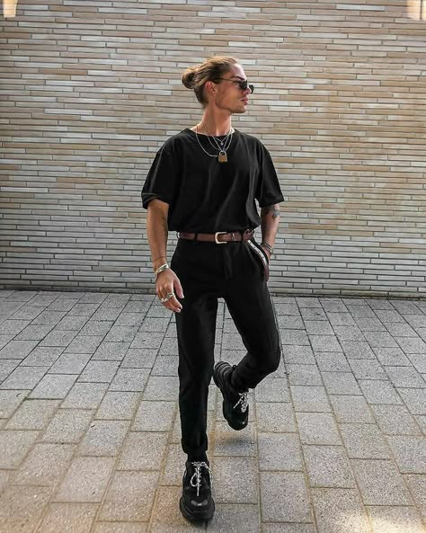 Techno Outfit Rave, Alternative Outfits Men, Raver Outfit, Black T Shirt Outfit, Rave Outfit Men, Alternative Fashion Men, Marten Outfit, Men Rave Outfits, All Black Outfit For Work