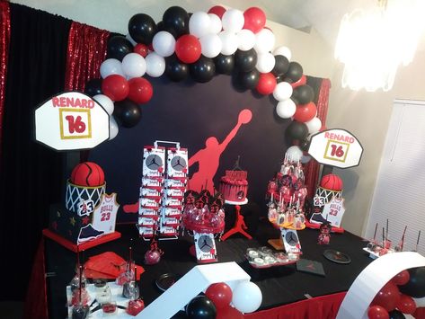 Jordan Decorations Birthday Parties, Michael Jordan Birthday Party Decor, Jordans Birthday Theme, Sneakerhead Birthday Party, Michael Jordan Birthday Party, Jordan Birthday Party Ideas Decoration, Jordan Theme Birthday Party Ideas, Michael Jordan Birthday, Nike Party