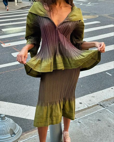 Issey Miyake Pleats, Issey Miyake Pleats Please, Denim Projects, Pleats Please, Issey Miyake, Fashion Inspo Outfits, Fashion Inspo, Women Wear, Street Style