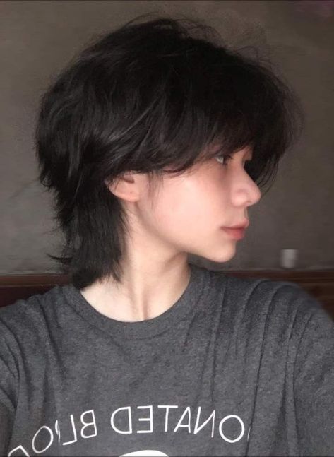 Hangodango on tiktok Shaved Haircut, Non Binary Haircuts, Tomboy Haircut, Short Hair Tomboy, Tomboy Hairstyles, Short Grunge Hair, Mode Emo, Latest Haircuts, Hair Inspiration Short