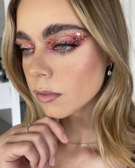 Lover Eye Makeup, Lover Era Makeup, Lover Makeup Taylor Swift, Sabrina Makeup, Eras Makeup, Nk Makeup, Karneval Diy, 30th Ideas, Rosa Make-up