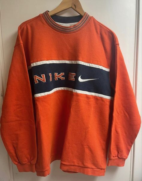 #fashion #nike #nikevintage #90s #nike90s #vintage #aesthetic #sweatshirt #ootd #instagram #rare Vintage Sportswear Aesthetic, Old Nike Outfits, Vintage Nike Clothes, Vintage Nike Sweatshirt Outfit, Old Nike Clothes, Vintage Nike Aesthetic, 90s Hoodies, Nike Sweatshirt Outfit, Nike 90s Vintage