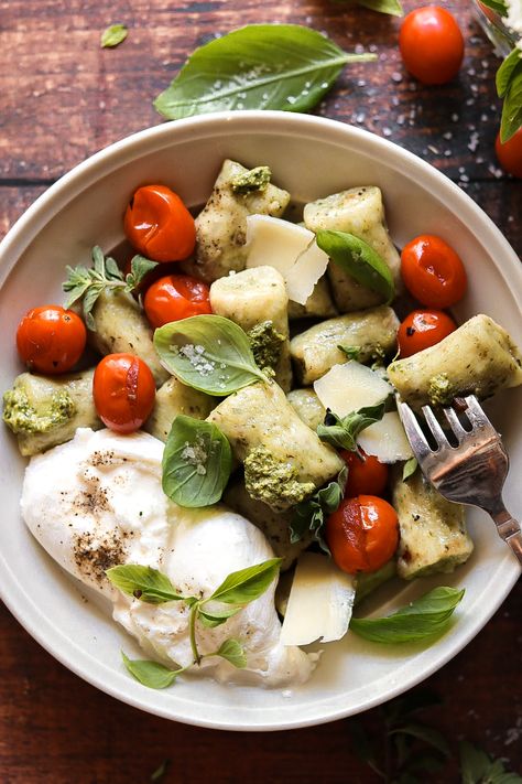 pesto gnocchi with burst tomatoes and burrata – The Foul-Mouth Gourmet Tomatoes And Burrata, Burst Tomatoes, Gnocchi Pesto, Pesto Gnocchi, Make Pesto, Pumpkin Gnocchi, Homemade Pillows, Homemade Gnocchi, Burrata Cheese