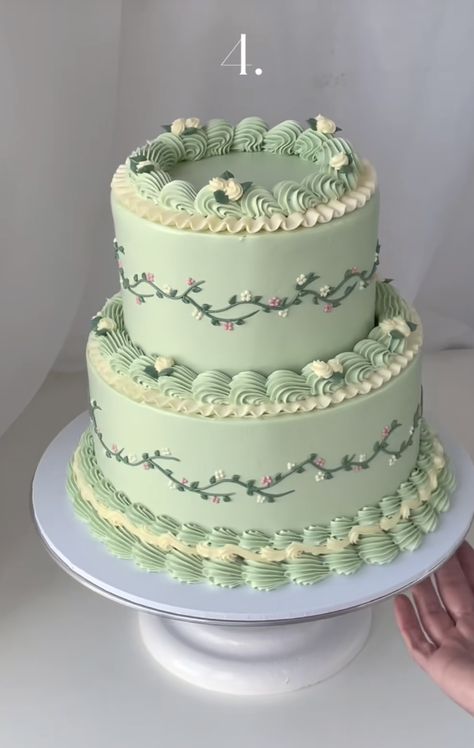 Sage Quince Cake, Sage Green Cake, Green Birthday Cakes, Bolo Vintage, Pastry Kitchen, Tiered Cakes Birthday, Vintage Birthday Cakes, Birthday Cake Decorating Ideas, Quinceanera Cakes