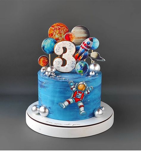 1st Birthday Decorations Boy, Astronaut Cake, Peter Pan Party, Galaxy Cake, Decoration For Ganpati, Outer Space Birthday, Space Birthday Party, Sweet Dishes Recipes, 1st Birthday Decorations