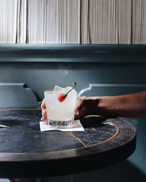 Lovers of a margarita, we have a treat for you here! Soho House have kindly shared the recipe for their picante de las casa. Picante Cocktail, Spicy Margs, Moody Library, Fancy Dinners, Pop Fizz Clink, Cocktails To Try, Seasonal Drinks, Reposado Tequila, Spring Inspo